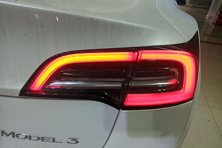 Tesla Model 3 2021 car image #8