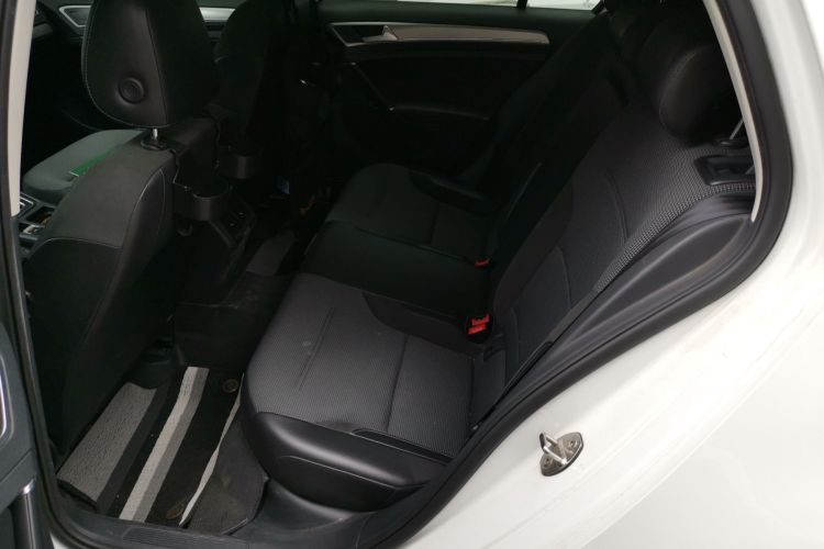 Volkswagen Golf 2018 car image #10
