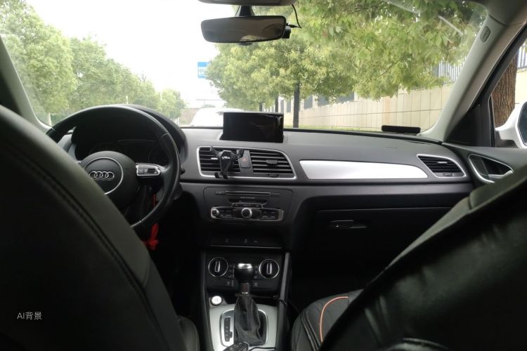 Audi Q3 2017 car image #20