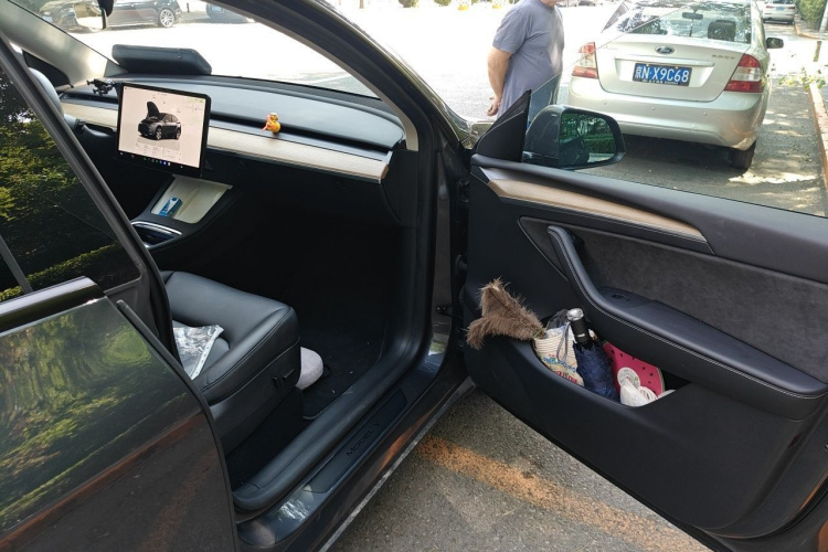 Tesla Model Y 2022 car image #27