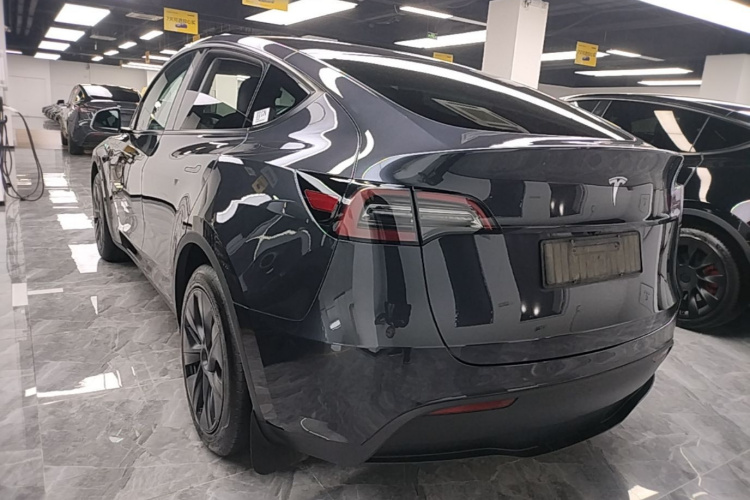 Tesla Model Y 2024 #7 Tesla Model Y 2024 immagine di auto #7