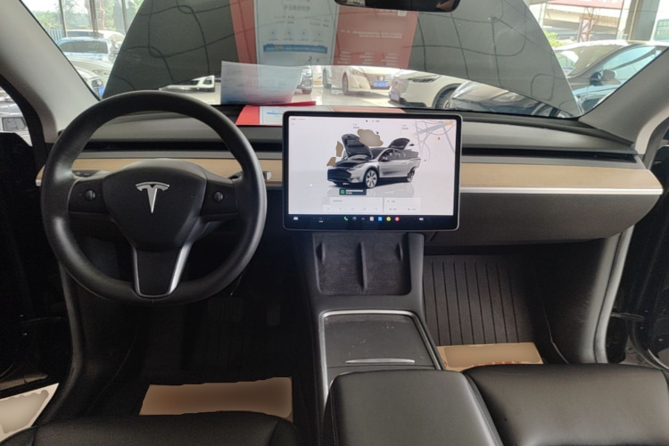 Tesla Model Y 2023 #10 Tesla Model Y 2023 car image #10