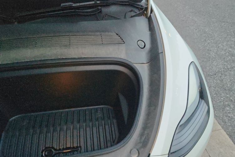 Tesla Model Y 2022 car image #24