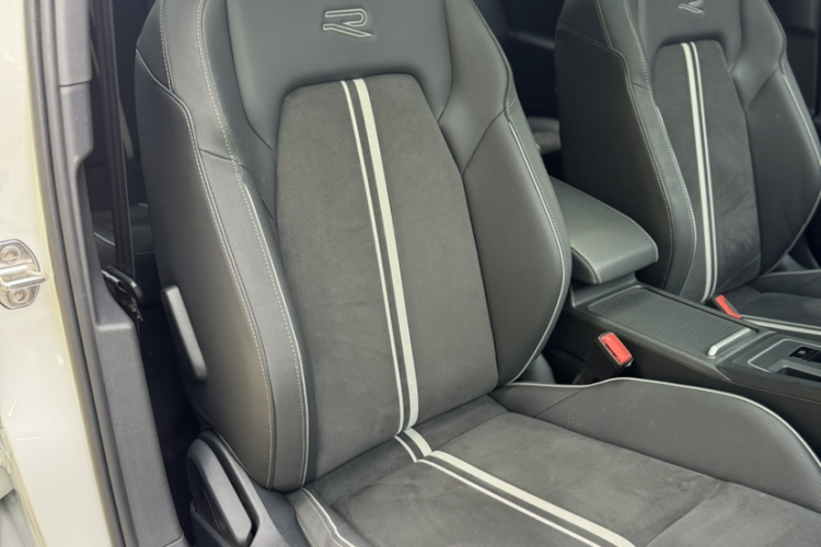 Volkswagen Golf 2021 car image #27