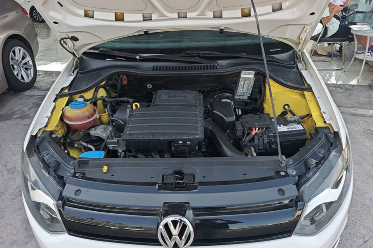 Volkswagen Polo 2015 car image #20