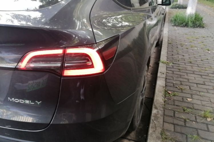 Tesla Model Y 2024 #8 Tesla Model Y 2024 immagine di auto #8