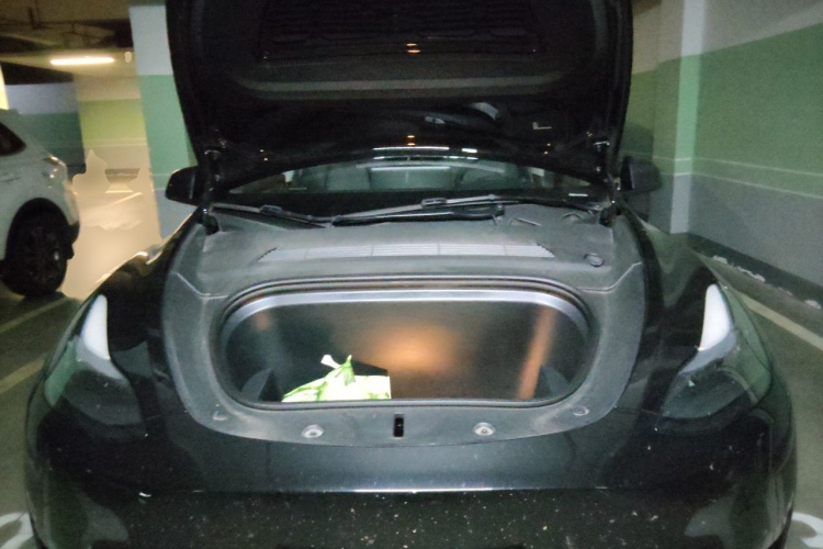 Tesla Model Y 2023 car image #22
