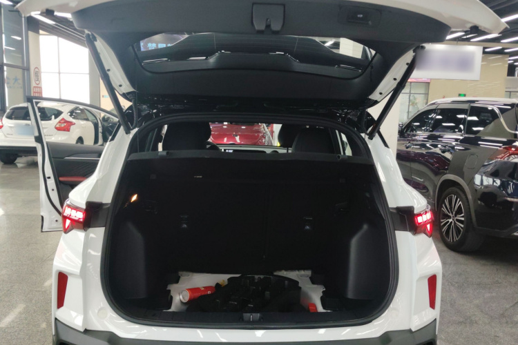 GEELY Coolray 2023 immagine di auto #19