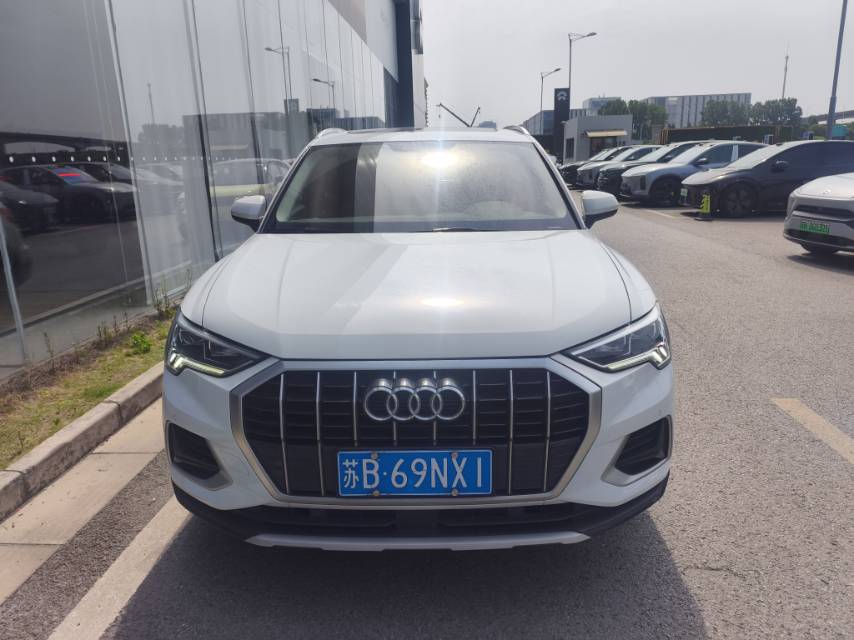 Audi Q3 2021 car image #2