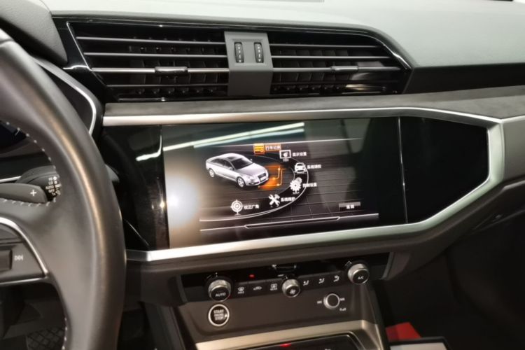 Audi Q3 2021 immagine di auto #13