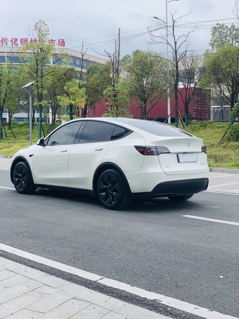 Tesla Model Y 2024 #5 Tesla Model Y 2024 car image #5