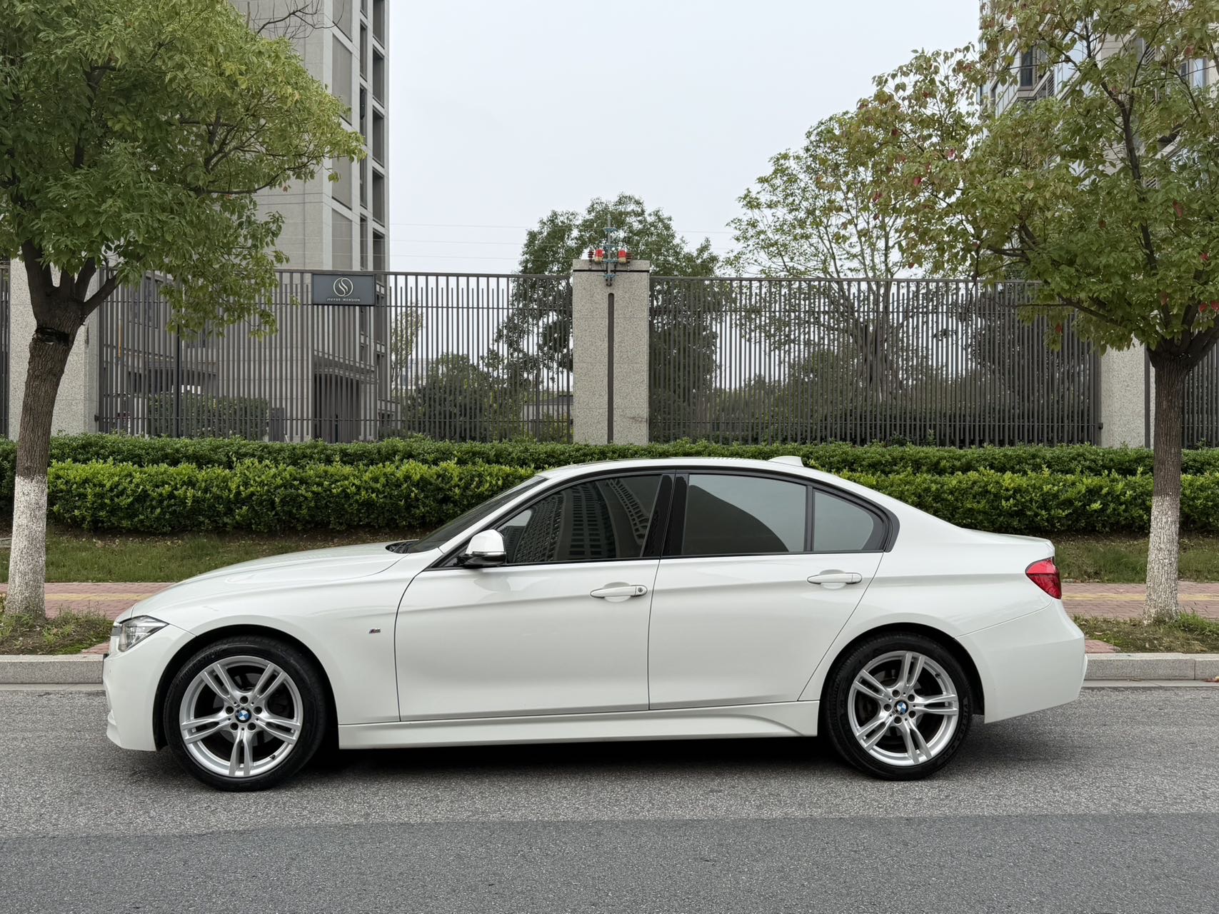 BMW 3 Series 2019 #3 BMW 3 Series 2019 car image #3