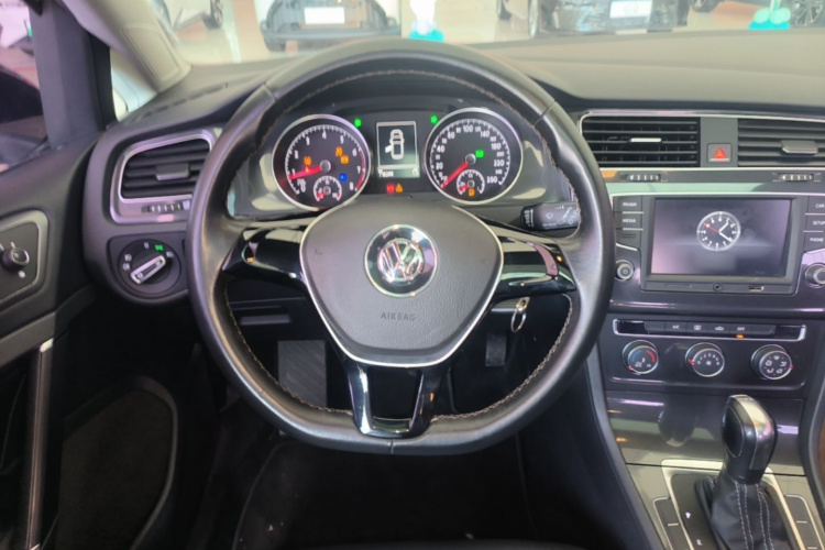 Volkswagen Golf 2017 car image #11