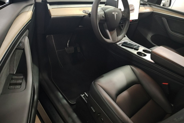 Tesla Model Y 2022 #16 Tesla Model Y 2022 car image #16