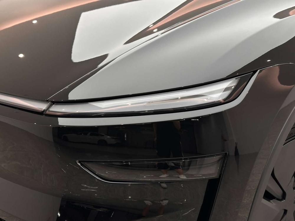 Tesla Model Y 2026 car image #8