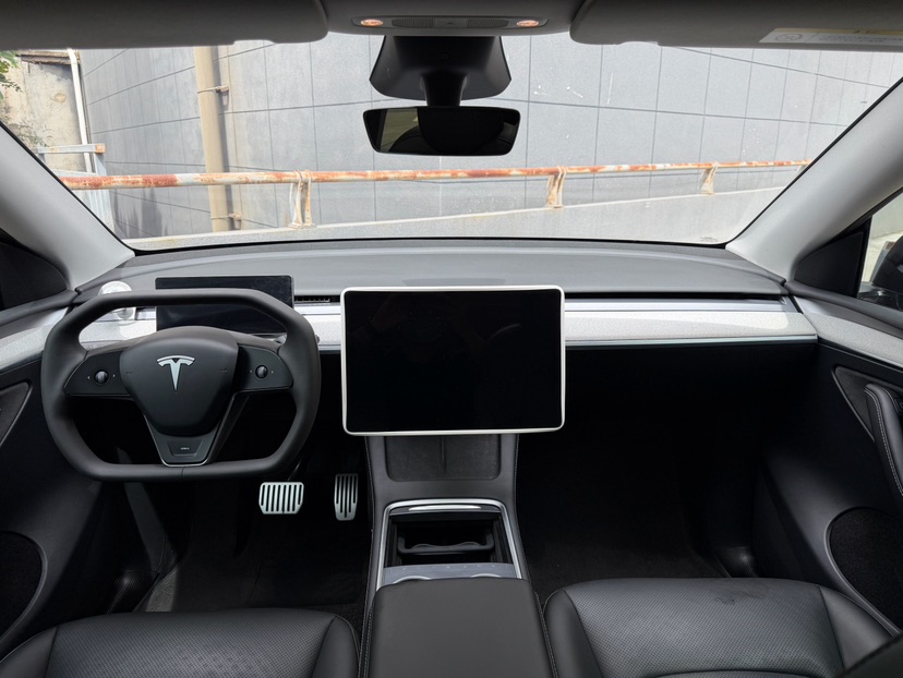 Tesla Model Y 2024 #9 Tesla Model Y 2024 car image #9