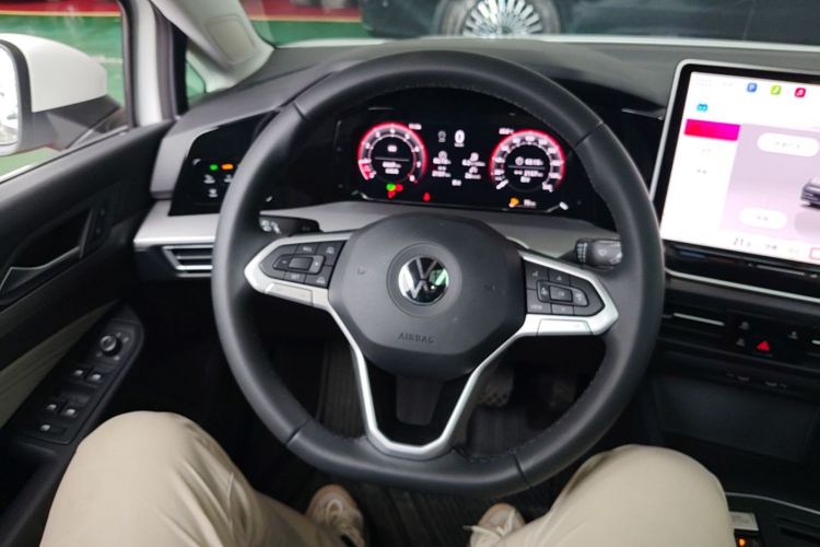 Volkswagen Golf 2025 car image #11