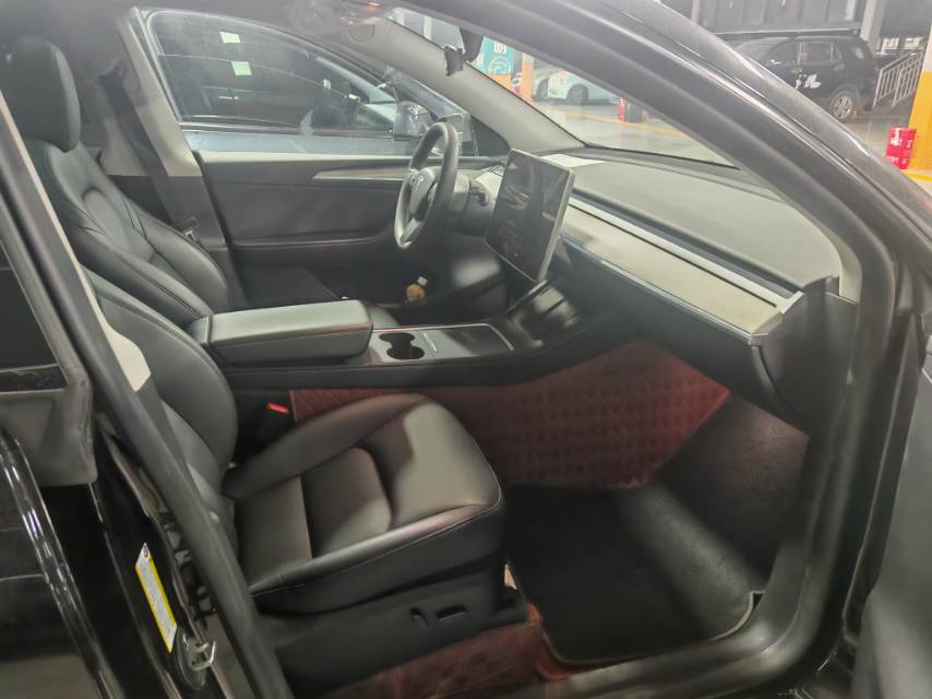 Tesla Model Y 2023 car image #6