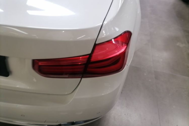 BMW 3 Series 2017 #8 BMW 3 Series 2017 car image #8