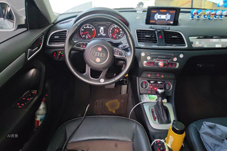 Audi Q3 2019 car image #12