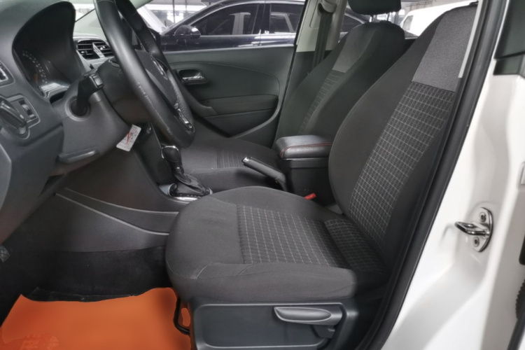Volkswagen Polo 2017 car image #19
