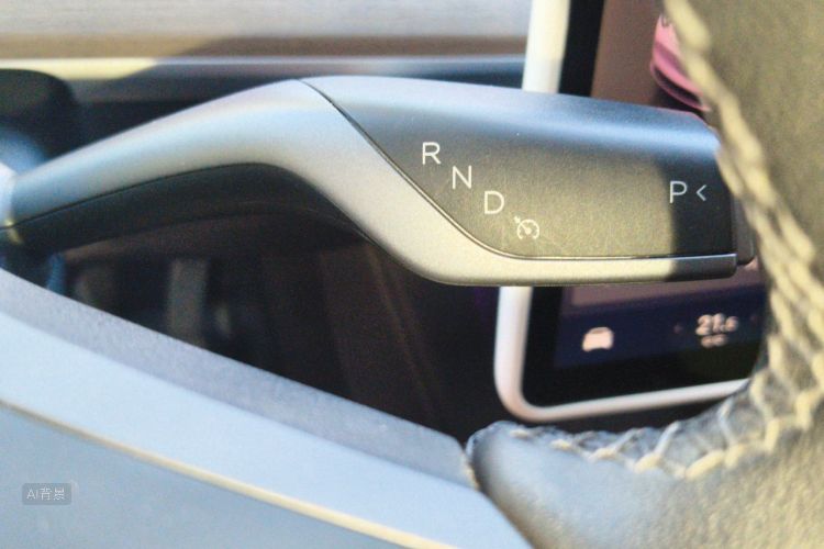 Tesla Model Y 2022 car image #16
