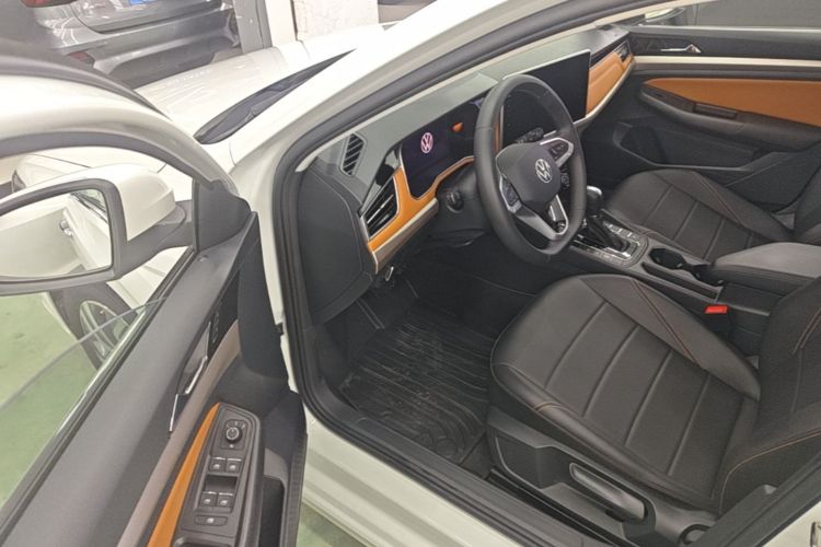 Volkswagen Bora 2023 car image #12
