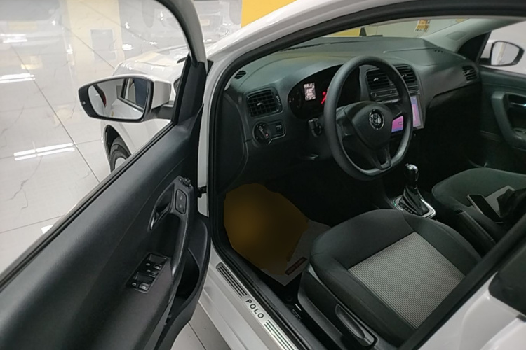 Volkswagen Polo 2018 car image #18