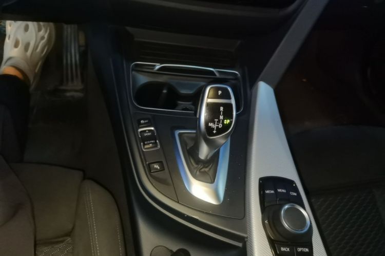 BMW 3 Series 2018 imagen de coche #14