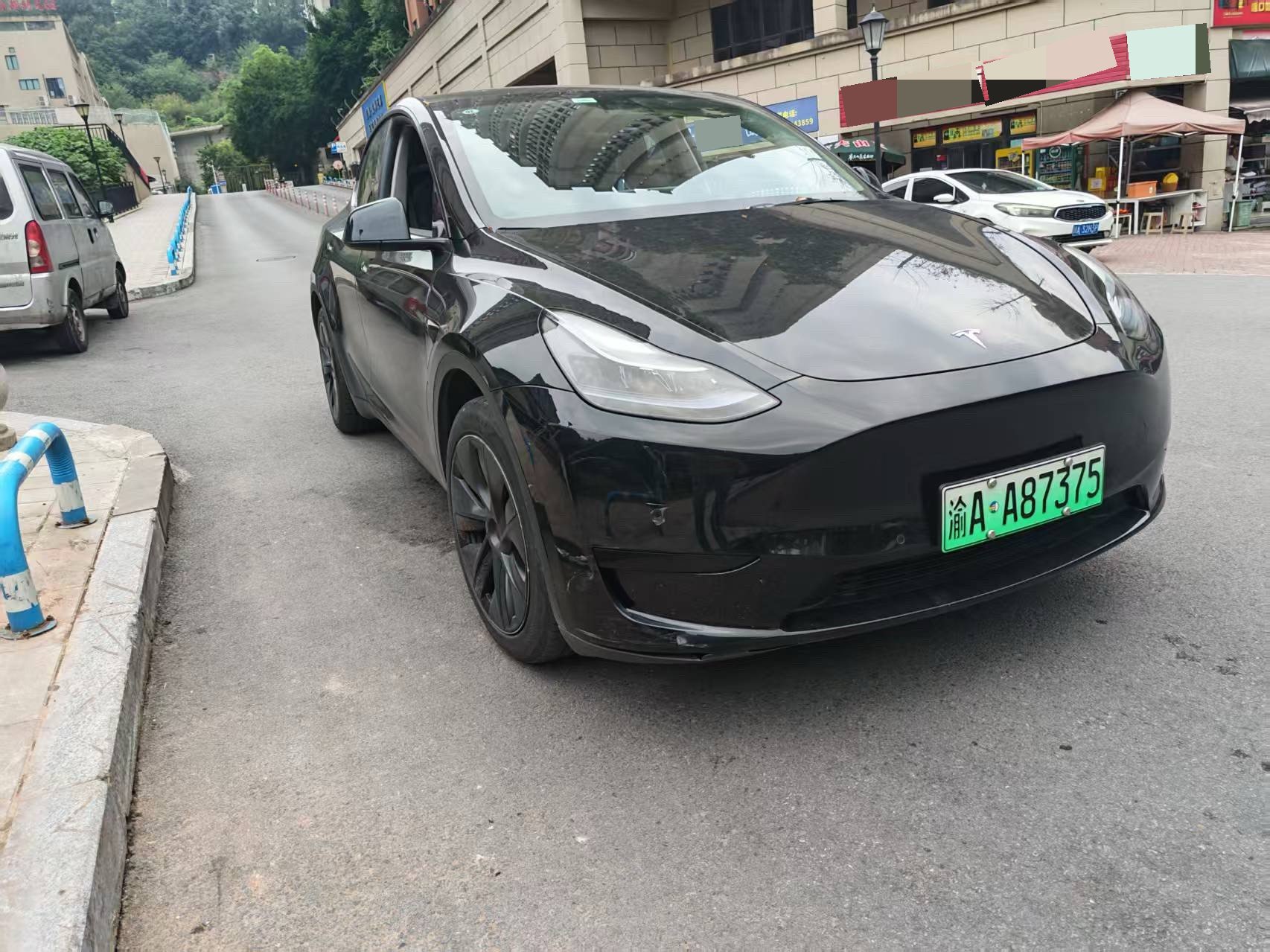 Tesla Model Y 2023 car image #2