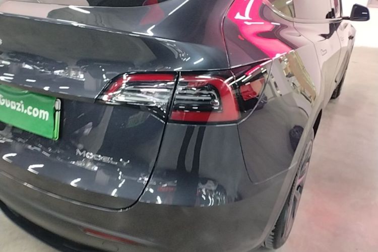 Tesla Model Y 2024 car image #8