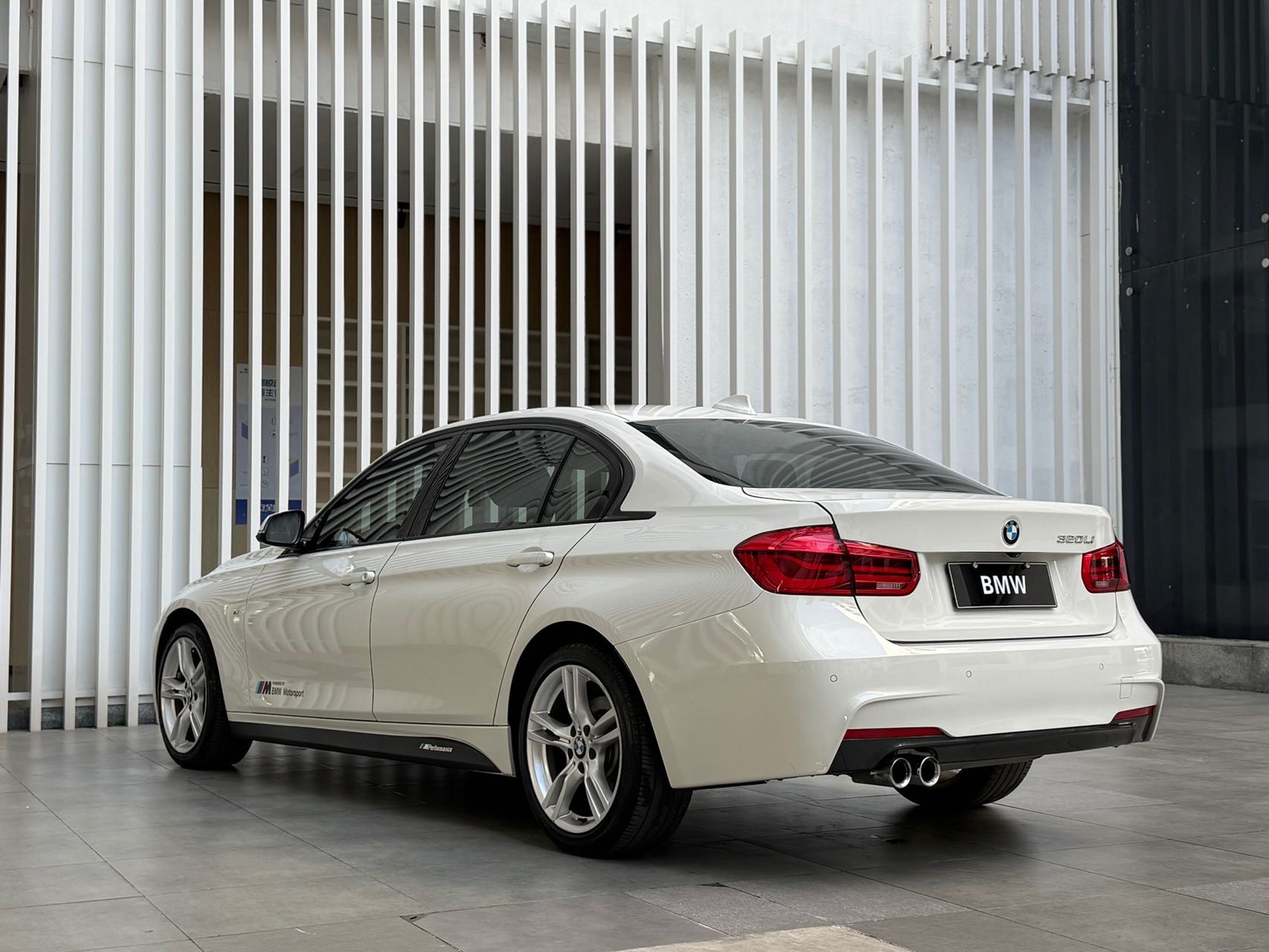 BMW 3 Series 2019 car image #10