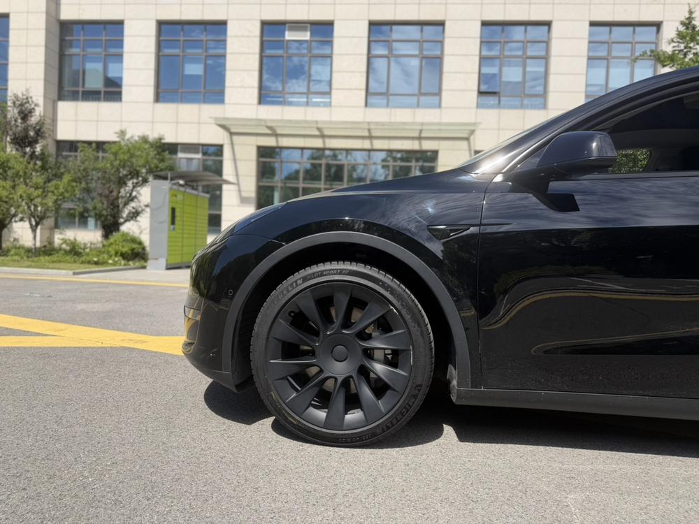 Tesla Model Y 2021 immagine di auto #11