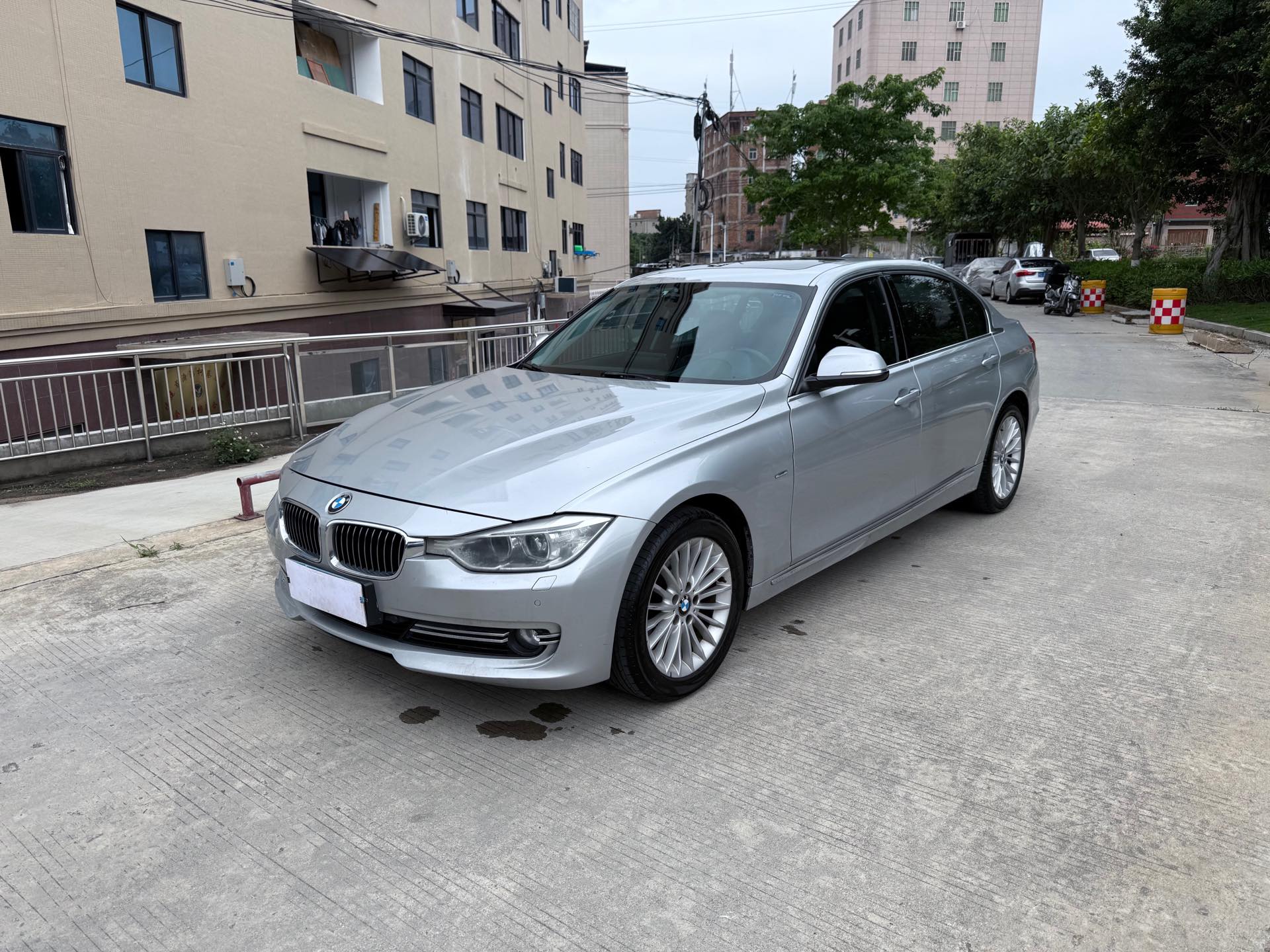 BMW 3 Series 2013 car image 