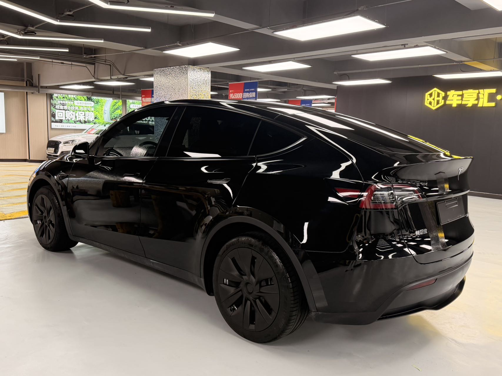Tesla Model Y 2023 car image #6