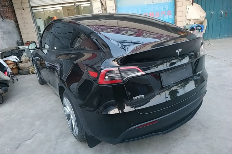 Tesla Model Y 2023 #5 Tesla Model Y 2023 car image #5
