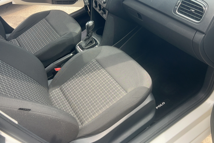 Volkswagen Polo 2016 car image #20