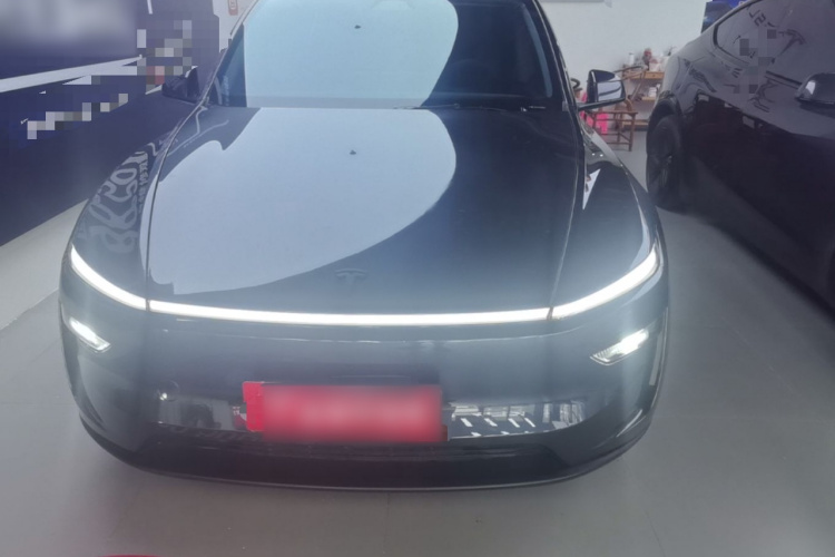 Tesla Model Y 2025 car image #3