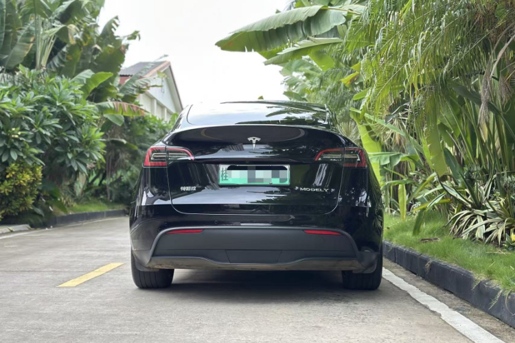 Tesla Model Y 2023 #6 Tesla Model Y 2023 immagine di auto #6
