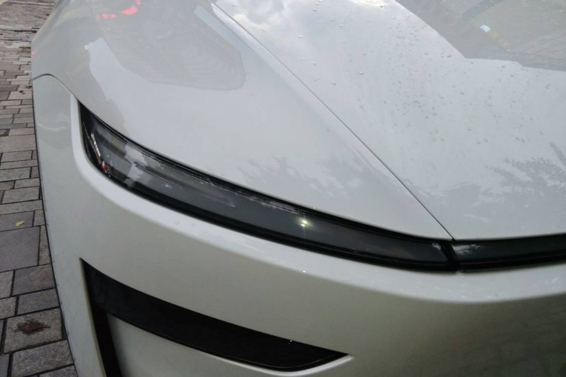 Tesla Model Y 2025 immagine di auto #7
