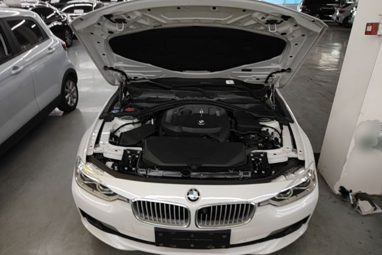 BMW 3 Series 2018 #20 BMW 3 Series 2018 car image #20