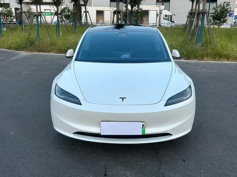 Tesla Model 3 2025 car image #2