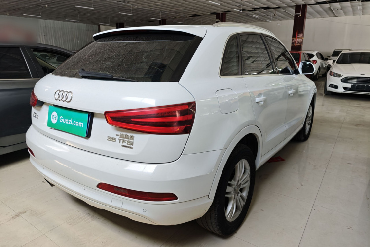 Audi Q3 2015 car image #7