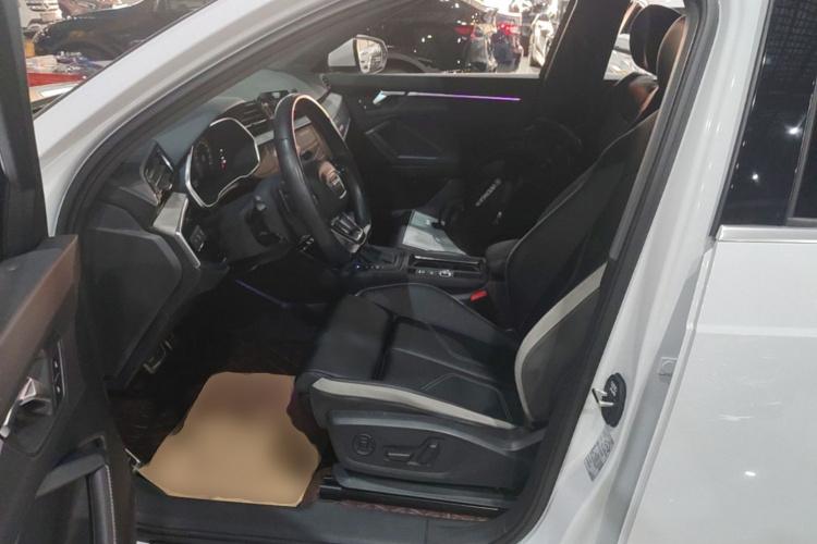 Audi Q3 2024 car image #15