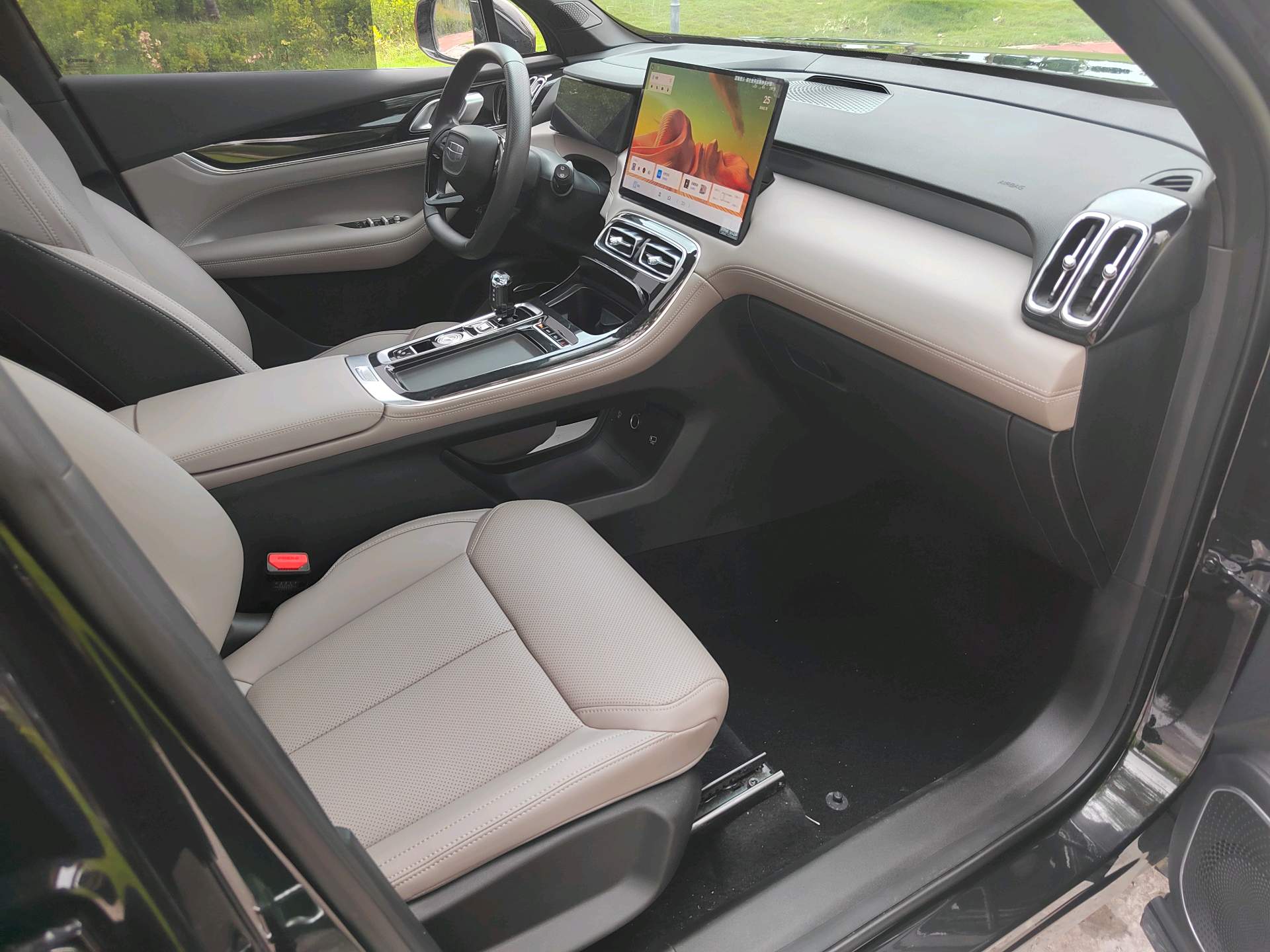 GEELY Boyue L 2025 car image #15