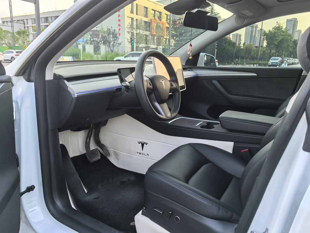 Tesla Model Y 2024 #17 Tesla Model Y 2024 car image #17