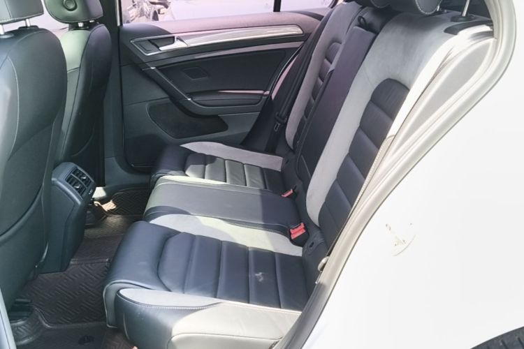 Volkswagen Golf 2018 car image #17