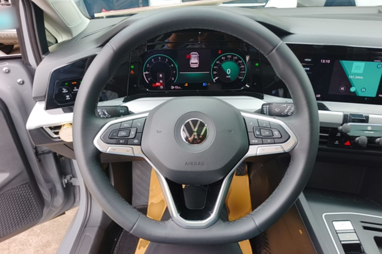 Volkswagen Golf 2022 car image #15