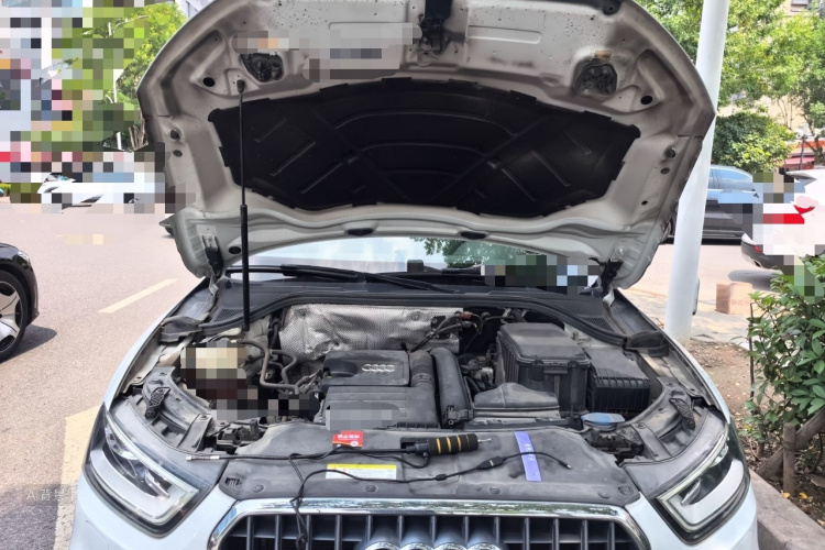 Audi Q3 2015 car image #22