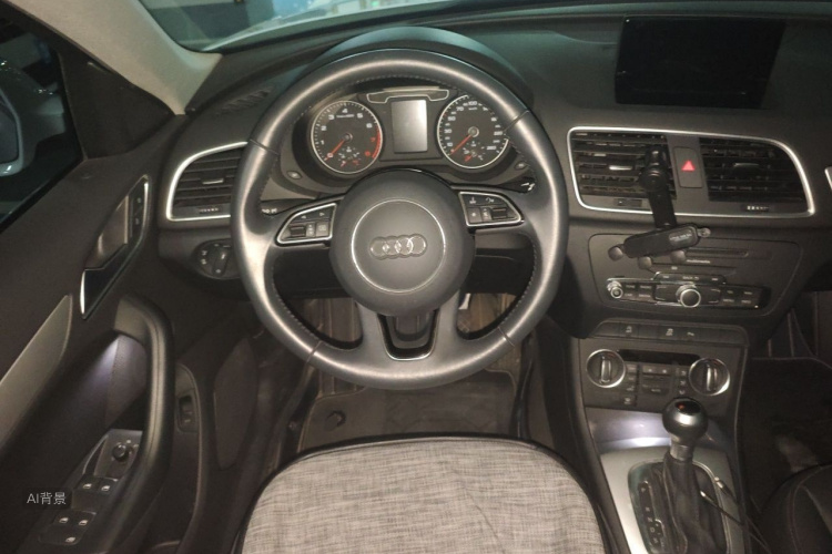 Audi Q3 2019 car image #12